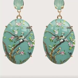 Elegant Green Bird Motif Earrings